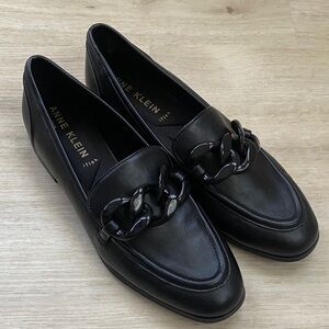 Anne Klein Black Loafers with Chain Accent 7.5